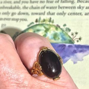 Black gemstone ring gold tone vintage size 7 onyx